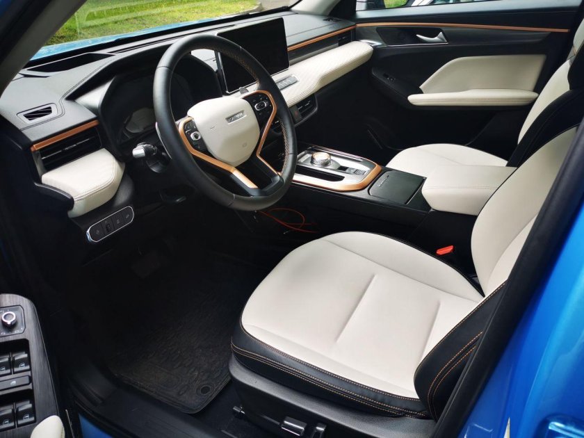 Haval Jolyon белый салон