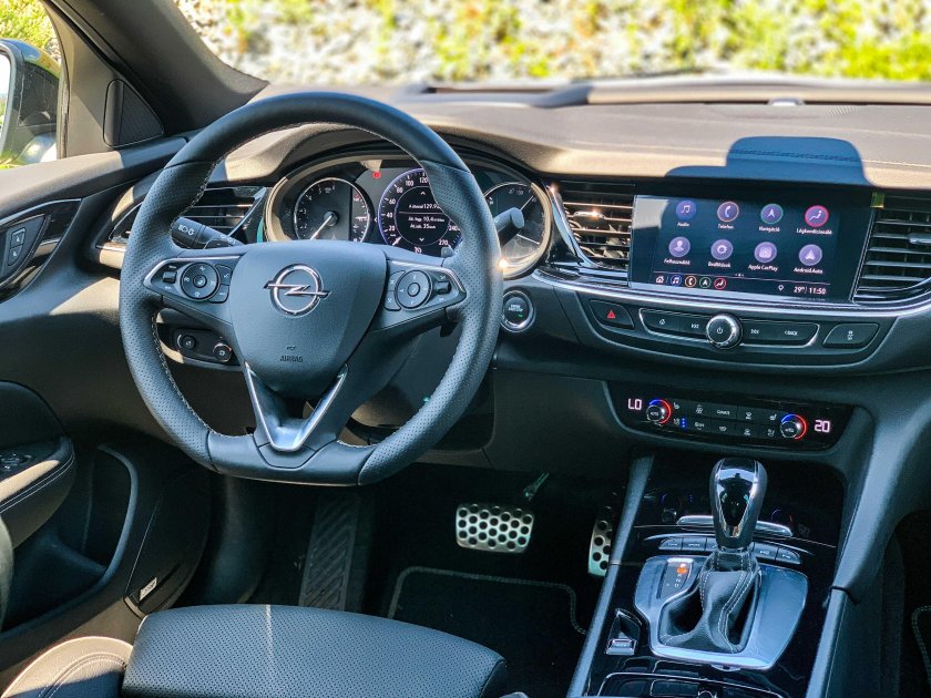 Опель Инсигния 2022