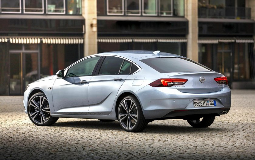 Опель Инсигния 2020