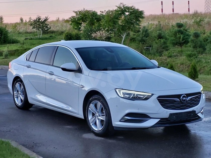 Опель инсигния 2018