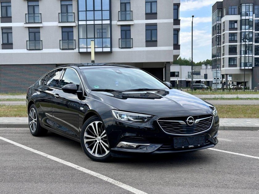 Опель инсигния 2019