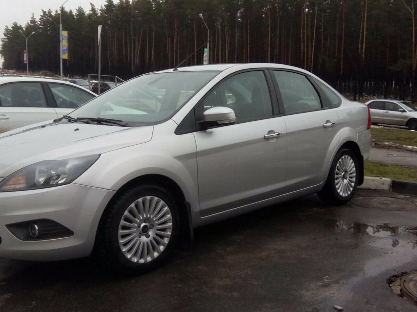 Ford Focus 2 Рестайлинг седан серебристый