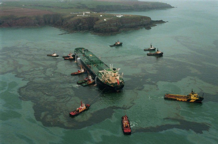 Крушение танкера Exxon Valdez