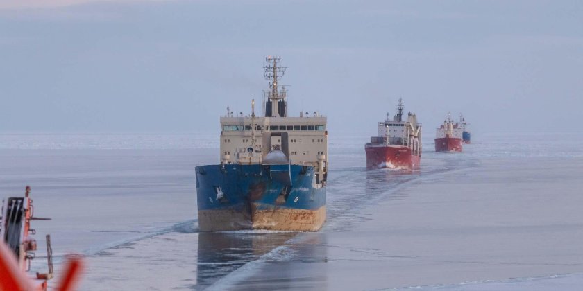 Караван судов в Арктике