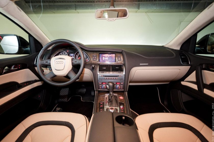 Ауди q7 2022 салон