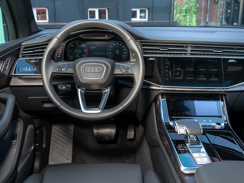 Ауди q7 2020