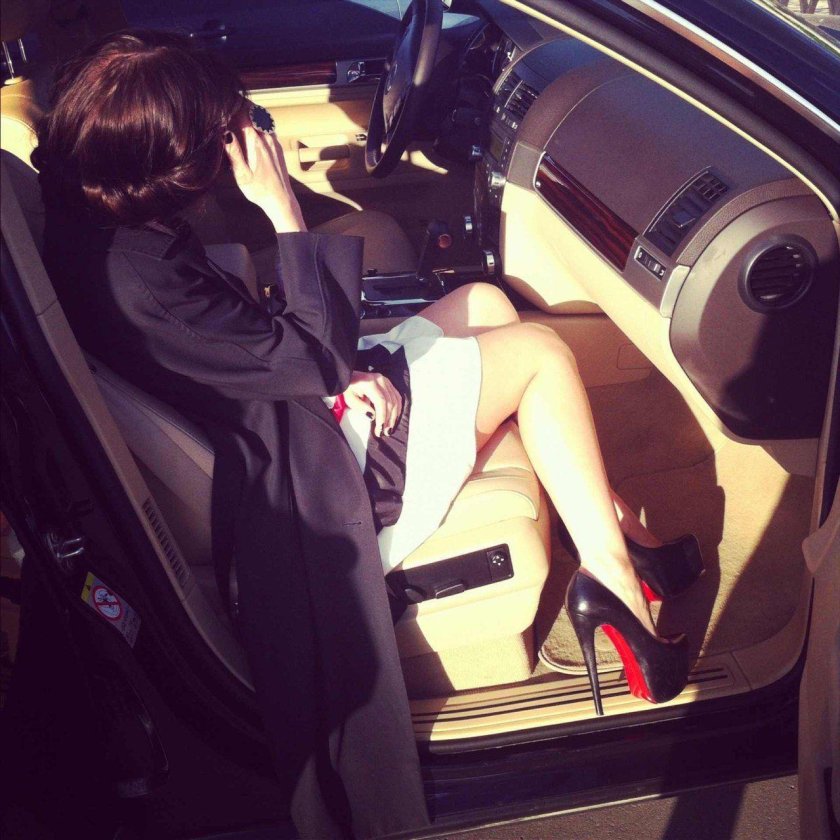 Девушка в машине