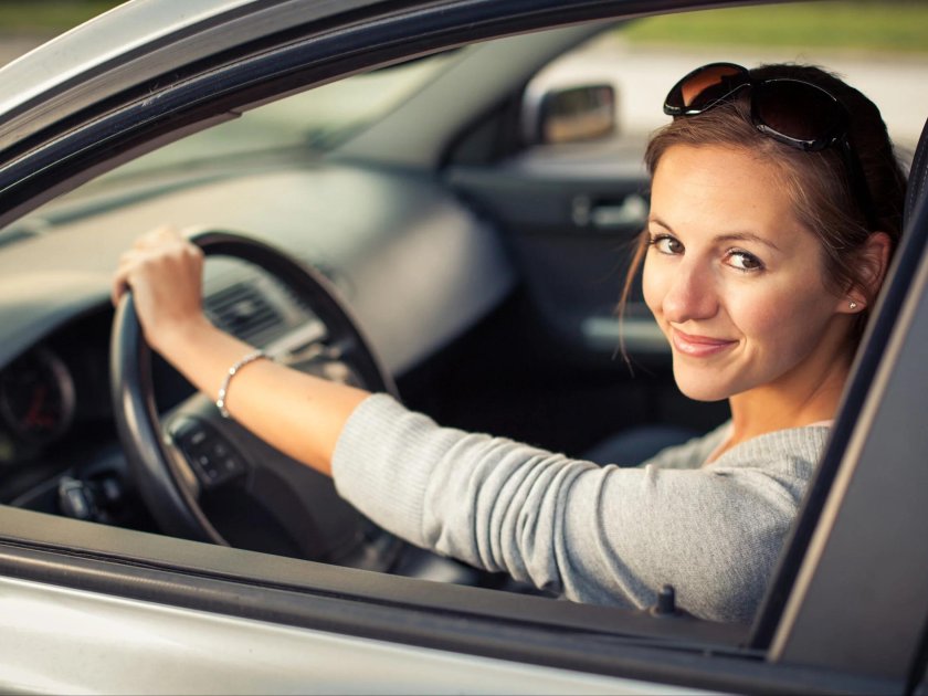 Женщина за рулем