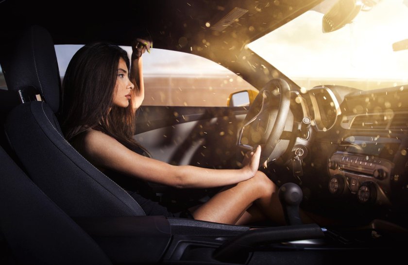 Девушка в машине