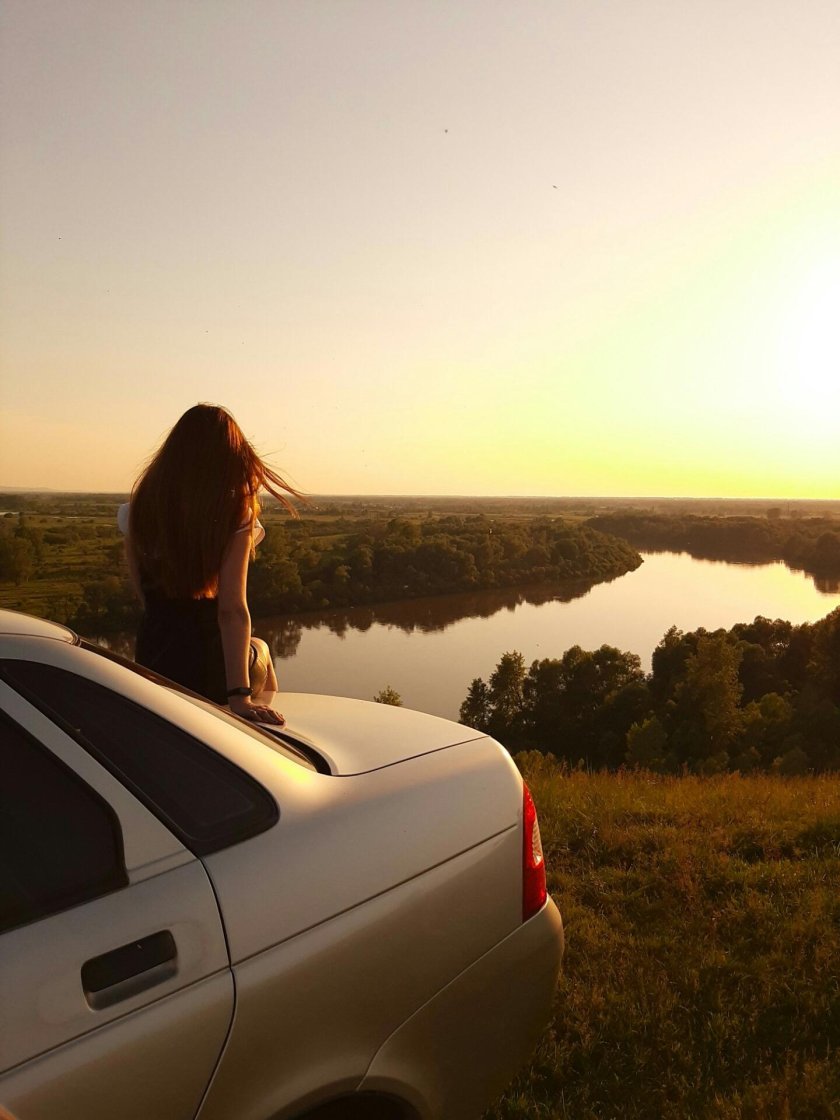 Девушка машина закат