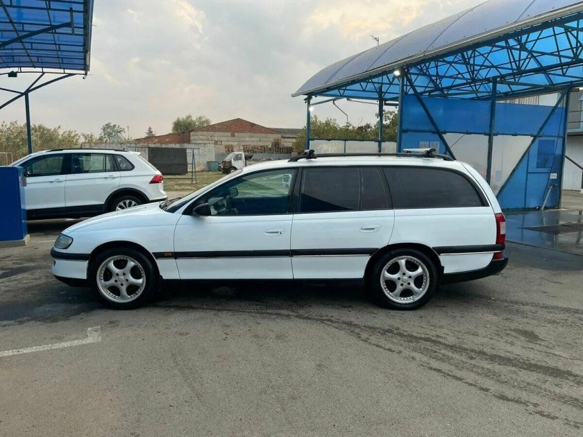 Опель омега универсал 1998