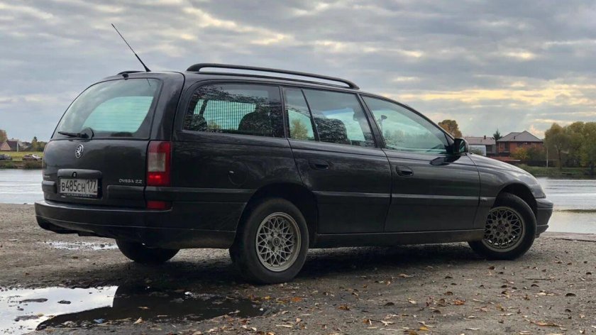 Опель Омега 2000 год универсал