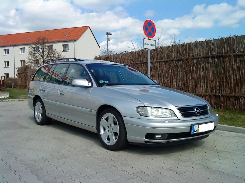 Opel Omega 2000