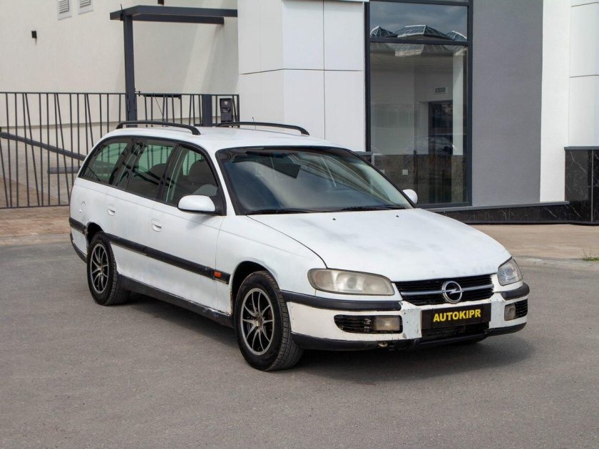 Опель Омега универсал 1990г
