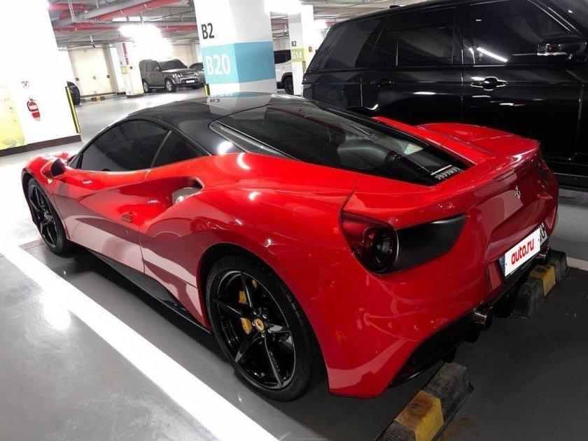 Красная феррари