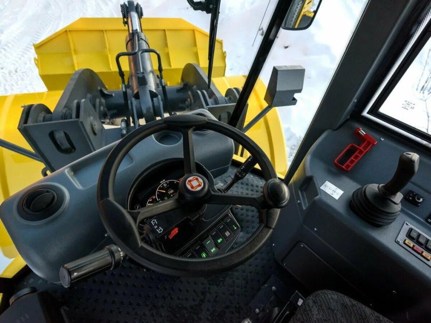 Фронтальный погрузчик Кировец к-708пк7