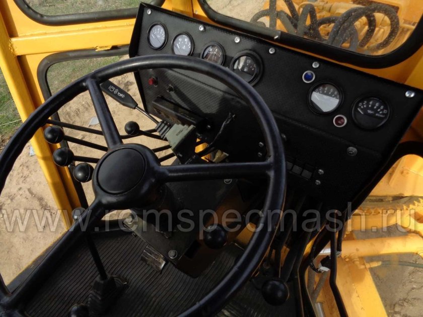 Автогрейдер ДЗ-250.00000-110