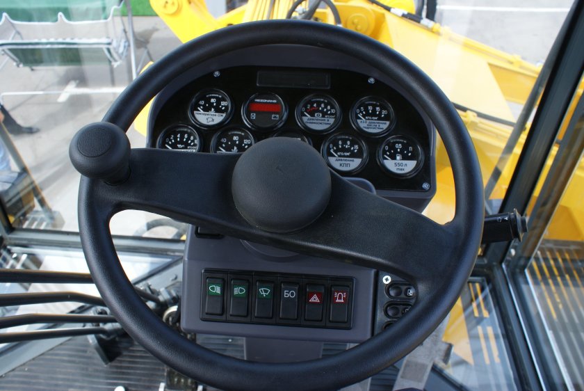 Автогрейдер ДЗ-98 кабина