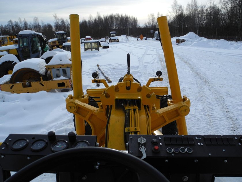 Автогрейдер СДМ 25 кабина рычаги управления