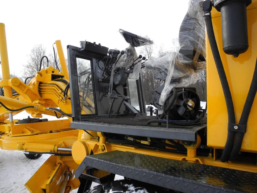 ДЗ-98 автогрейдер управление