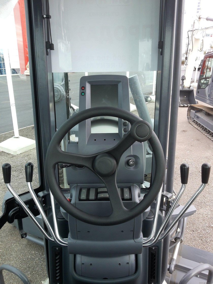 Автогрейдер Terex tg200