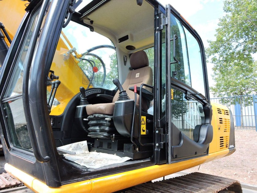 Volvo bl71b кабина