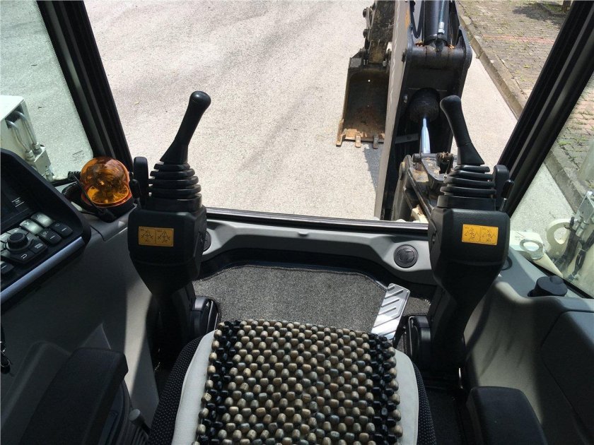 Hidromek 102b кабина