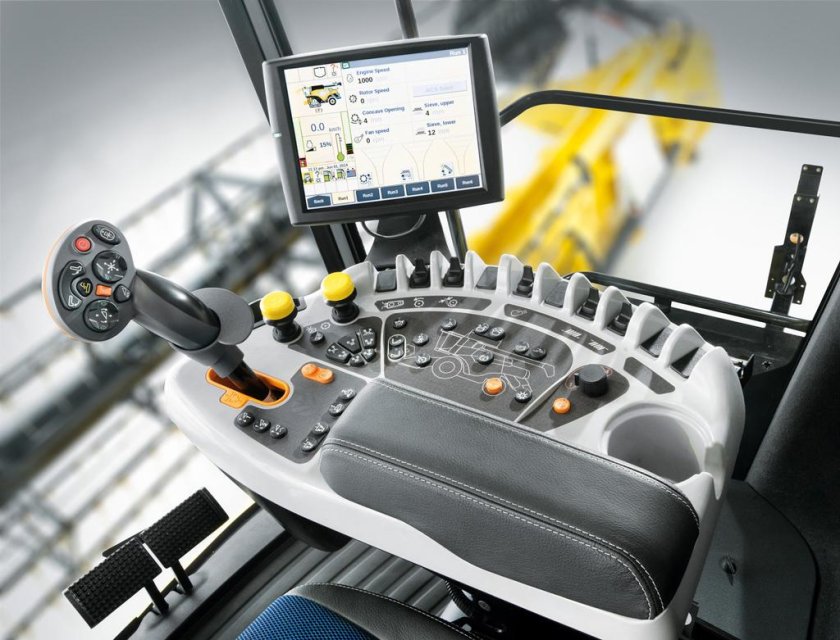 Комбайн New Holland CR10.90