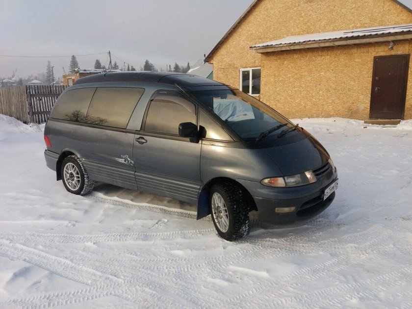 Тойота Estima lucida