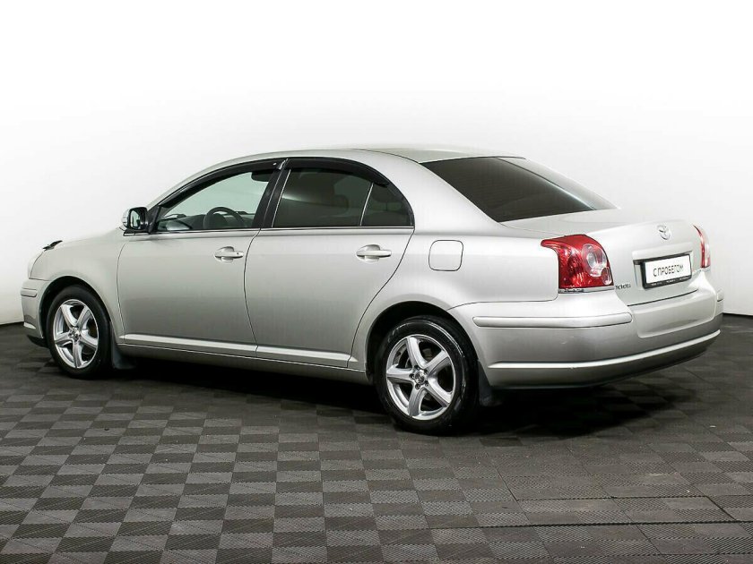 Тойота Авенсис 2008 зеленая