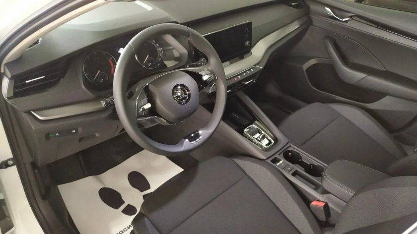 Октавия а7 1.6 110 механика Style серый 2020