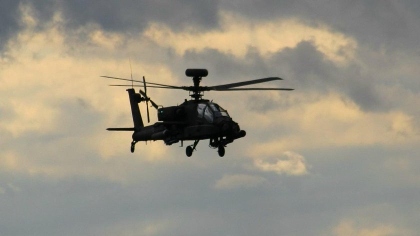 Боевой вертолет \ ah-64 apache\