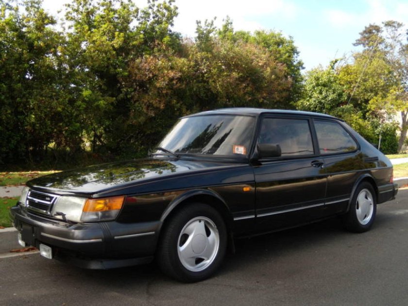Saab 900