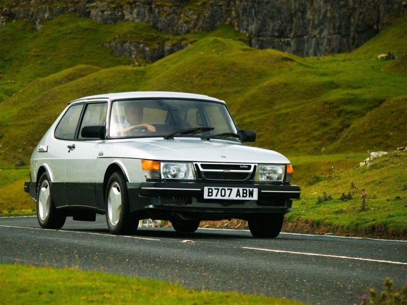 Saab 900