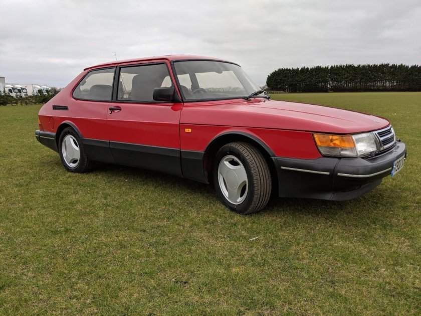 Saab 900