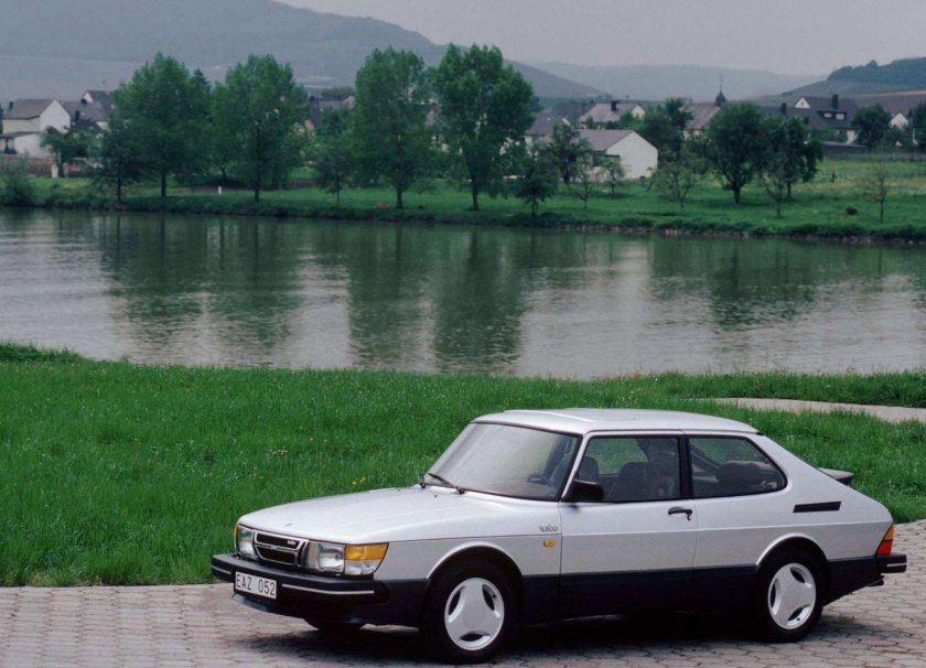 Saab 900