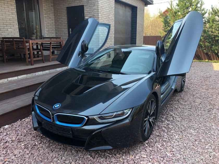BMW i8 черная