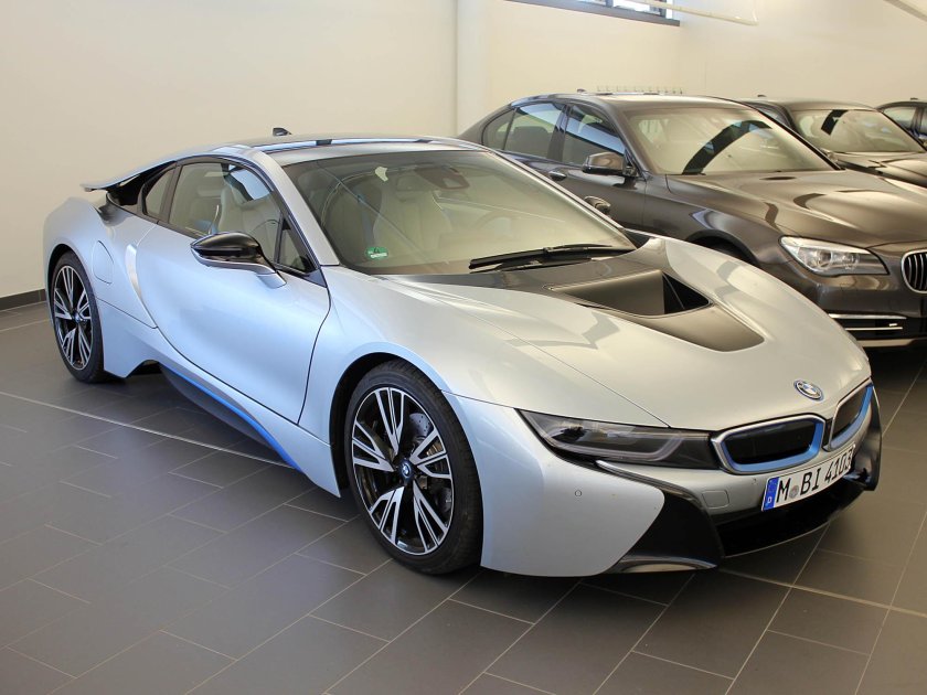БМВ i8