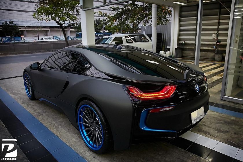 BMW i8 черная