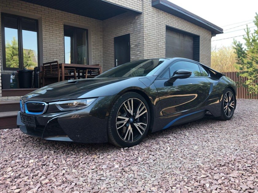 BMW i8 черная