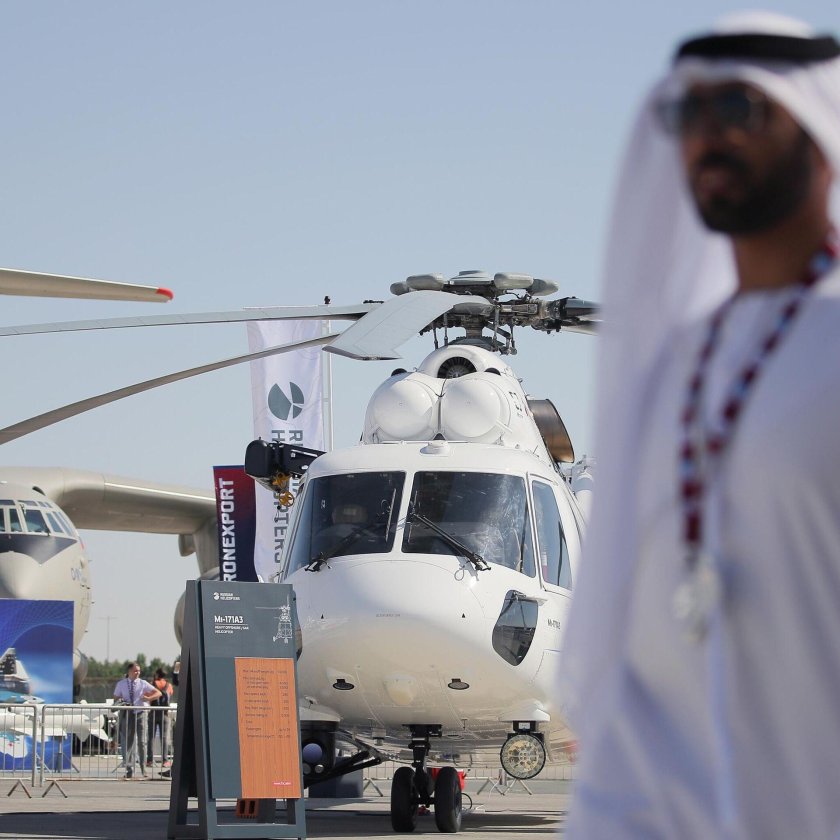 Выставка вертолетов в дубай