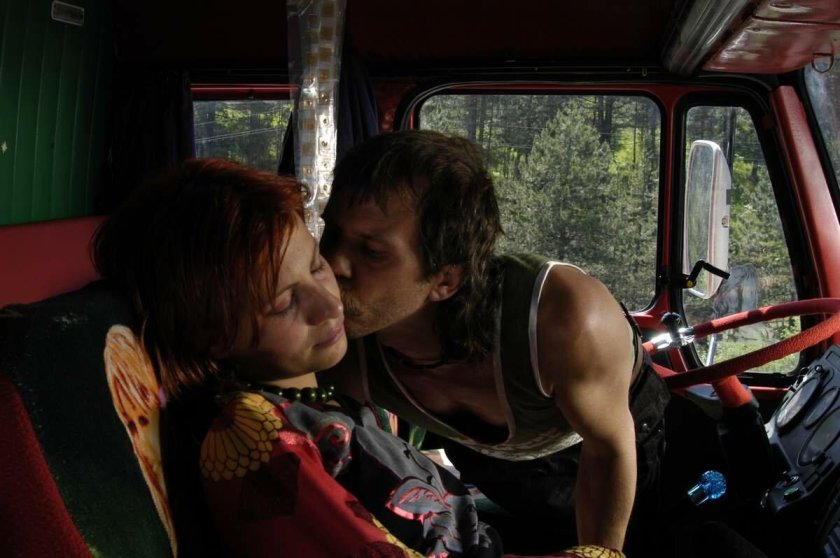 Красный грузовик серого цвета фильм 2004