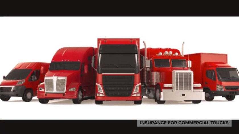 Красный грузовик на белом фоне