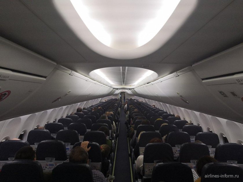 Салон самолёта Боинг 737-800