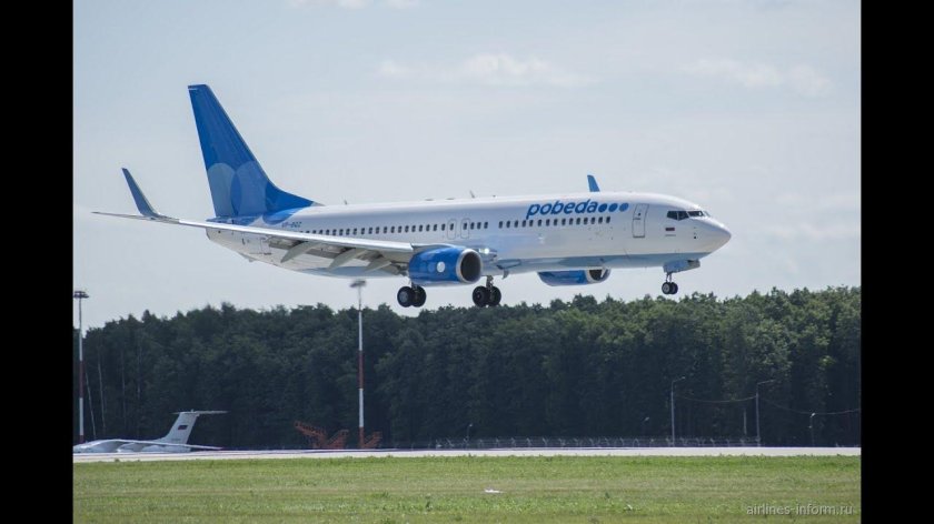 Самолет Boeing 737-800 победа