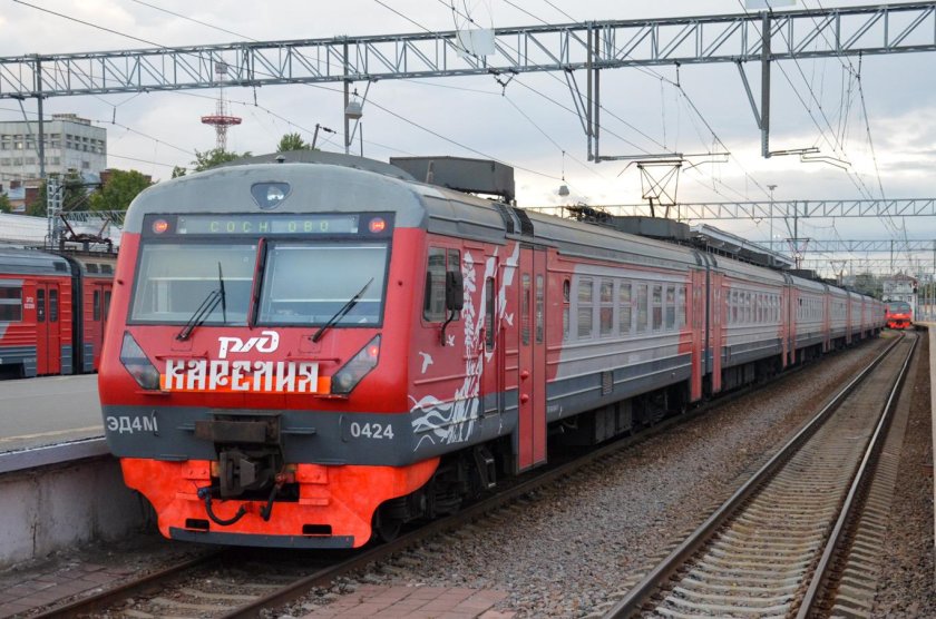 Локомотив поезд