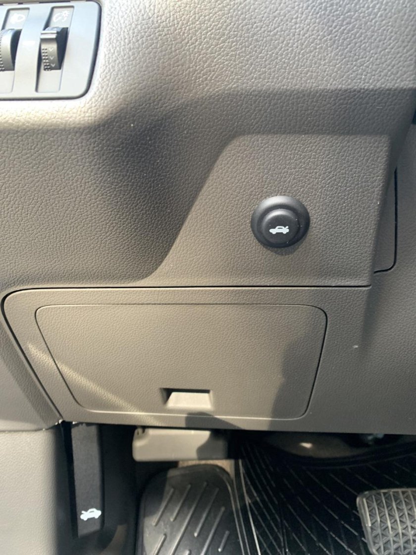 Кнопка открывания багажника Шевроле кобальт 2013