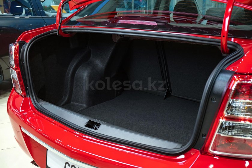 Chevrolet Cobalt багажник
