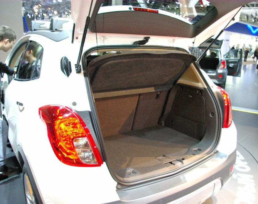 Шевроле кобальт багажник