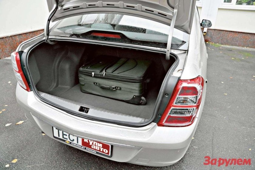 Chevrolet Cobalt багажник